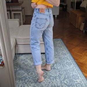 Levi Distressed Mom Jeans